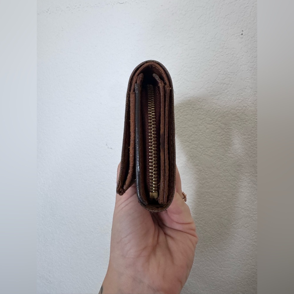EXCELLENT Louis Vuitton Brown and Gold Monogram Clutch - Picture 2 of 8